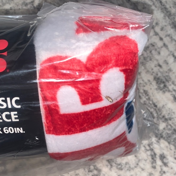 NEW-NY RED BULLS SOCCER TEAM OFFICIAL THROW BLANKET - Picture 5 of 6